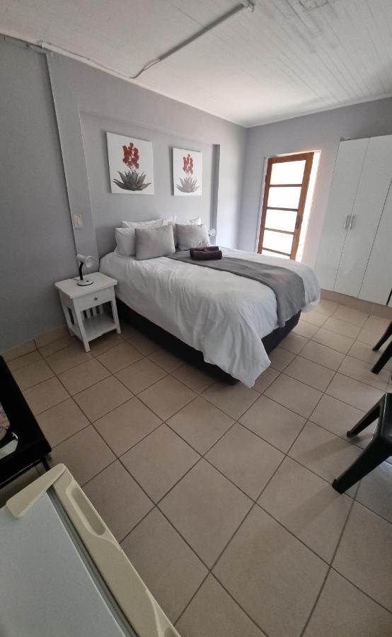 Stay At Home Airport Lodge 肯普顿帕克 外观 照片