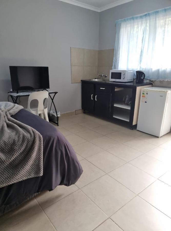 Stay At Home Airport Lodge 肯普顿帕克 外观 照片