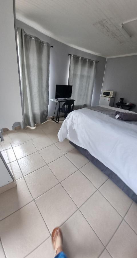 Stay At Home Airport Lodge 肯普顿帕克 外观 照片